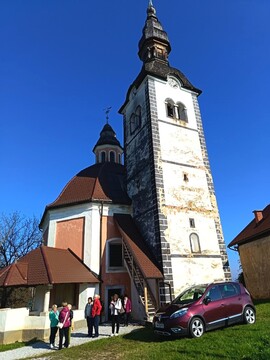 Cerkev sv. Trojice nad vasjo Vinji Vrh